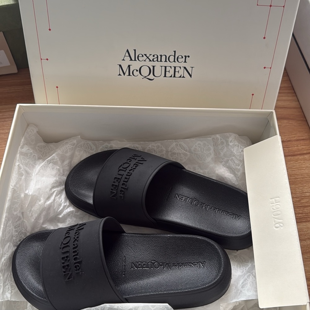 37.5 black McQueen slides new